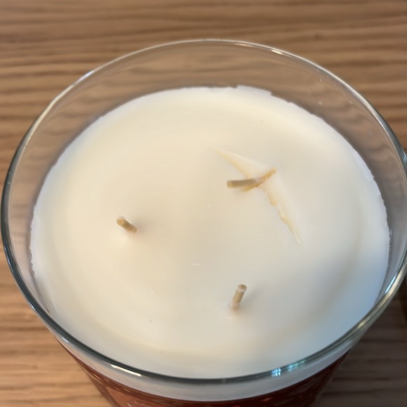 Bath & Body Works 3 Wick Candle. Holiday. - Picture 4 of 4